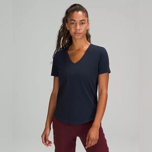 ✨✨ Lululemon Love V-Neck T-Shirt ✨✨